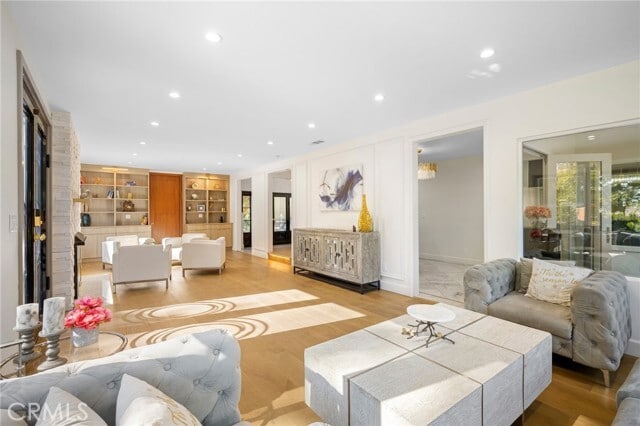 Building Photo - 2065 E Altadena Dr