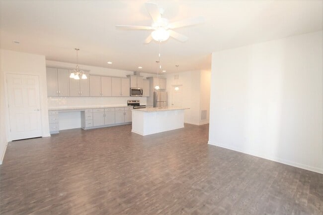 Building Photo - BEAUTIFUL 3BD 2.5 BTH Apartment home RAINTREE - Ballantyne Commons Pkwy- MOVE IN SPECIAL 1 MONTH ...