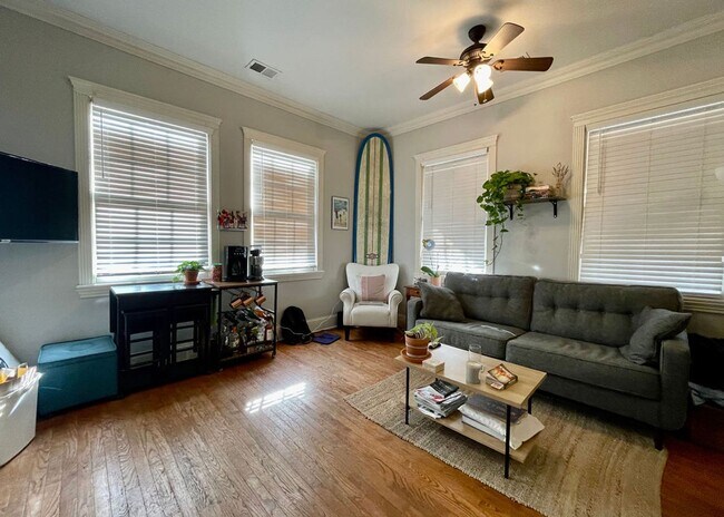 Building Photo - Available 7/20. Great 1BR/1BA Available in Downtown Charleston!