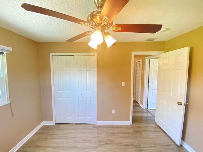 Building Photo - 908 Teatro Ct
