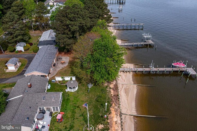 Building Photo - 627 Popes Creek Ave