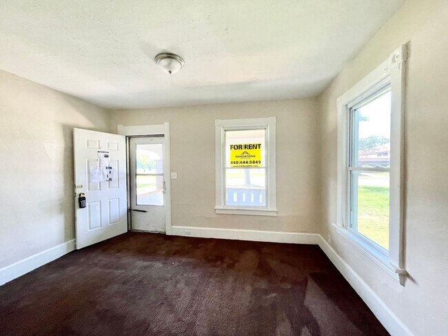 Building Photo - 1639-1639 E 31st St