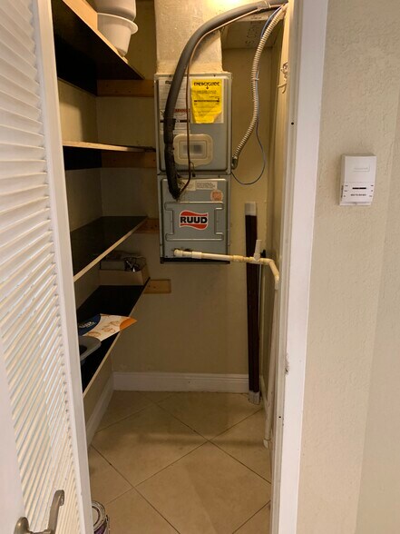 Building Photo - 1335 W 68th St