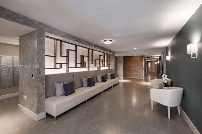 Building Photo - 600 NE 27th St