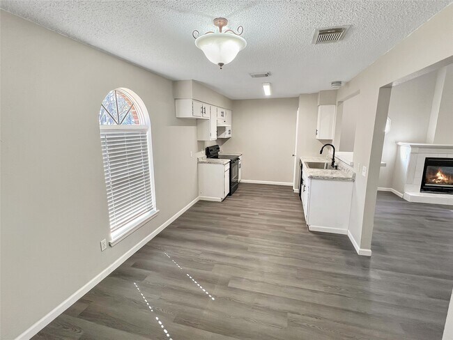 Building Photo - 15018 Cypress Green Dr