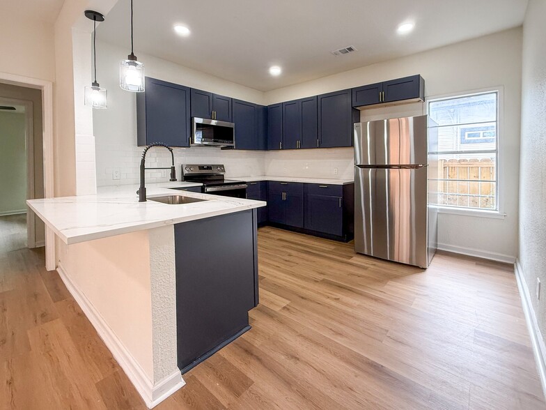 Building Photo - 242 Vine St