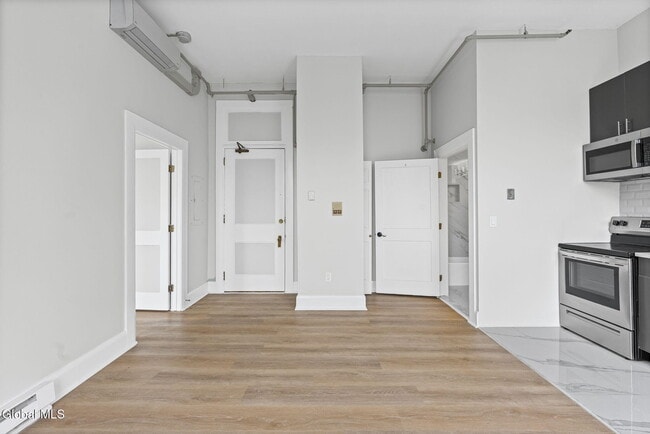 Building Photo - 5 Broadway