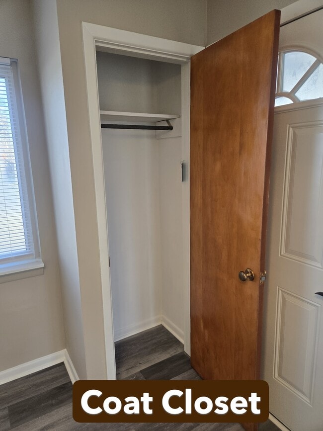 Building Photo - 903 Young St