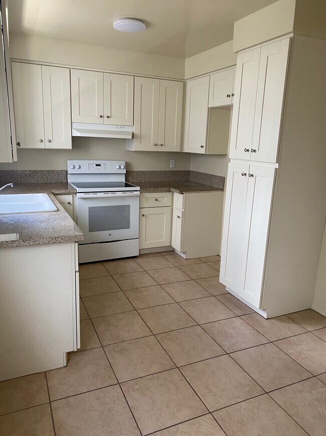 Kitchen - 4532 W 173rd St