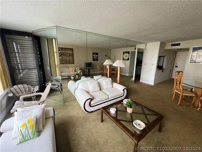 Building Photo - 1440 Brickell Bay Dr