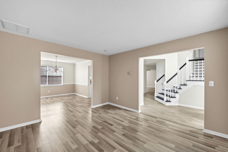 Building Photo - 3136 Sacramento Dr