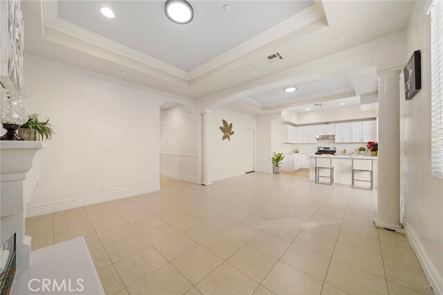 Building Photo - 527 S 5th Ave