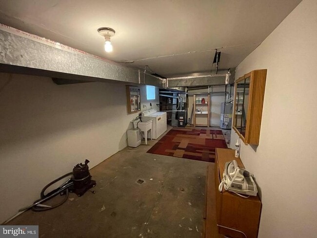 Building Photo - 540 S 48th St