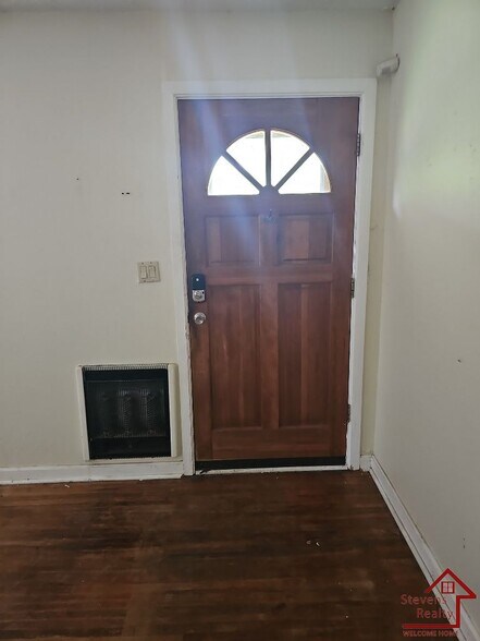Building Photo - 721 Blackstone Ave