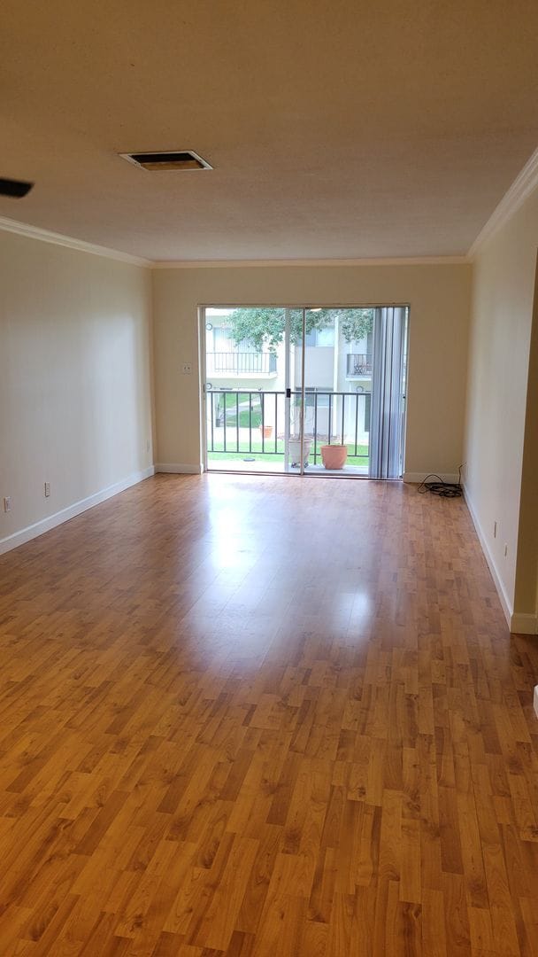Building Photo - Charming 1BR Condo in Prime Westshore Location – Move-In Ready!