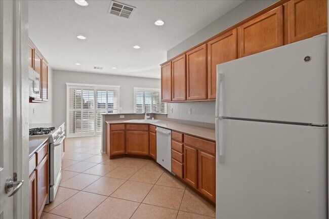 Building Photo - Lovely Home