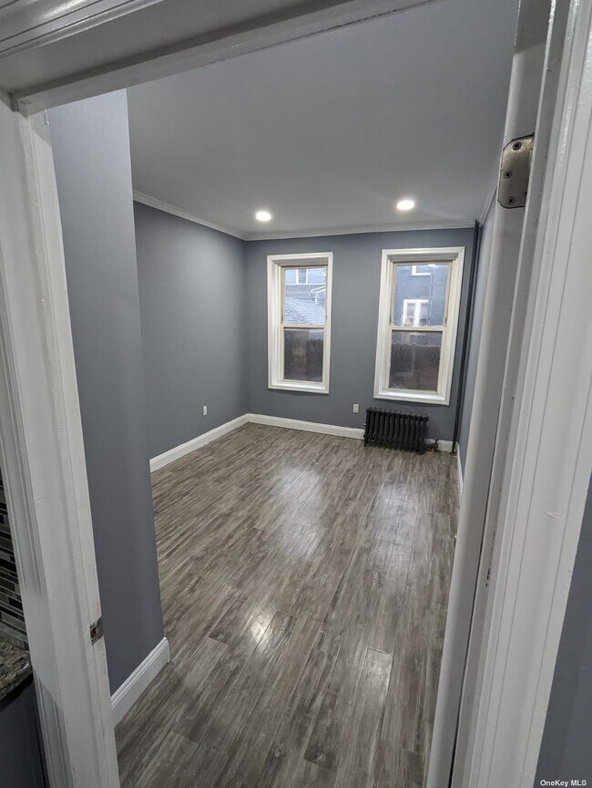 Building Photo - 515 E 48th St