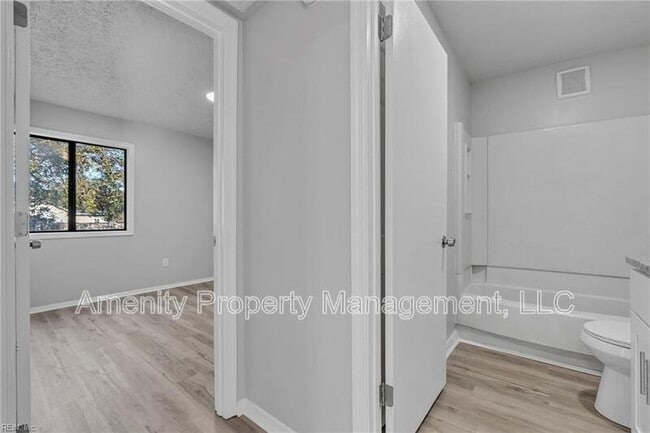 Building Photo - 620 Celey St