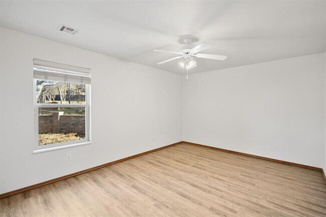 Building Photo - 2124 Trailwood Rd