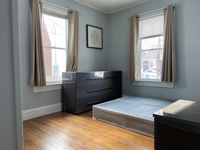 Building Photo - 56 Echo St