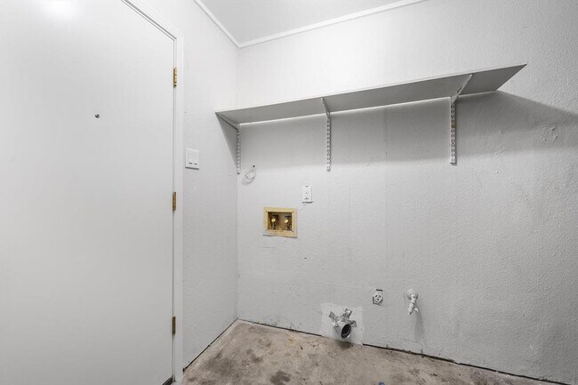 Building Photo - 12902 Lamplight Village Ave