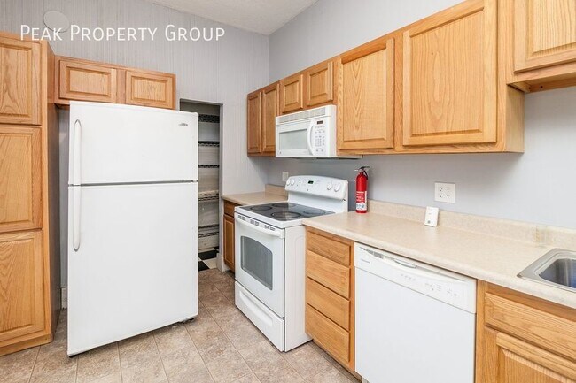 Building Photo - 2552 Vestry Ave