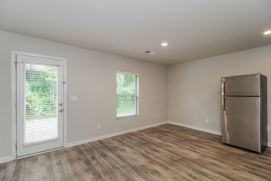 Building Photo - 3019 Chris Cir