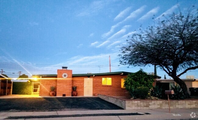 Building Photo - 4342 N Radin Ave
