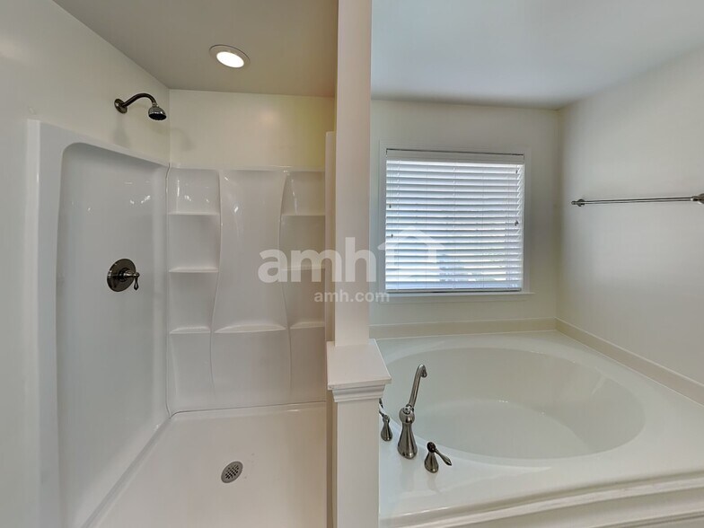 Building Photo - 3063 Romain Trail