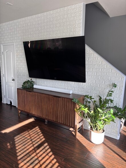 Building Photo - 1350 S Greenfield Rd