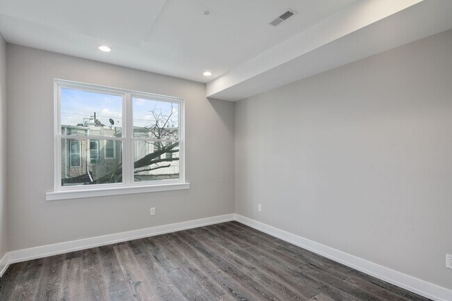 Building Photo - Brand New Luxury Apartment Brewerytown