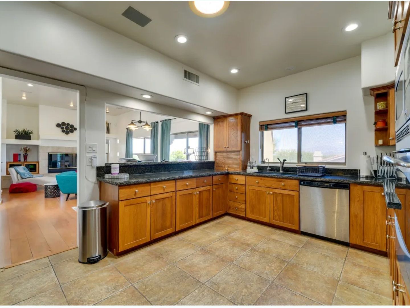 Building Photo - 17031 E Cascade Dr