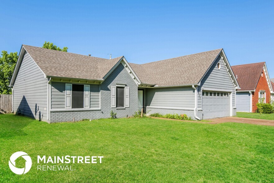 Building Photo - 2432 Country Trail Dr