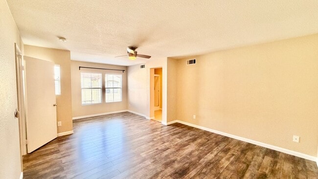 Building Photo - Bright & Lovely Two Story Townhome in the VistaMonte at San Luis Rey HOA Community of Oceanside!