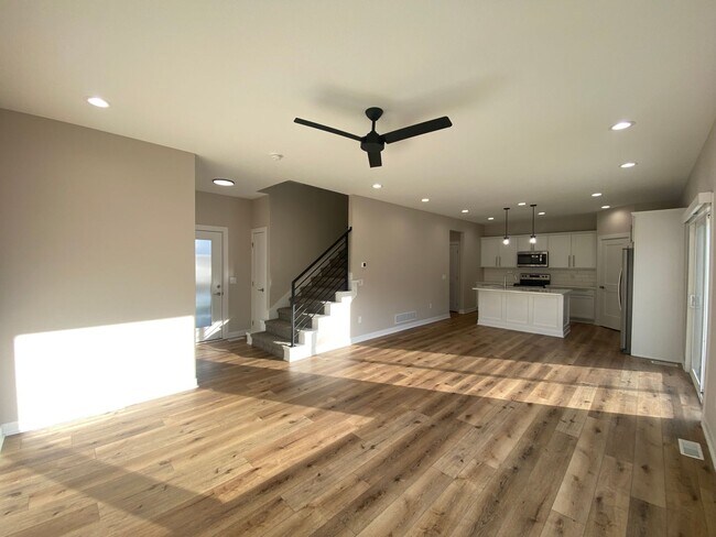 Building Photo - Luxury Homes in West Des Moines