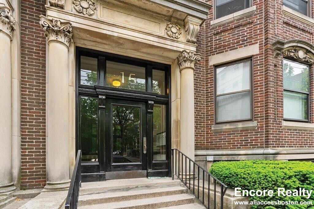 Building Photo - 15 Stearns Rd