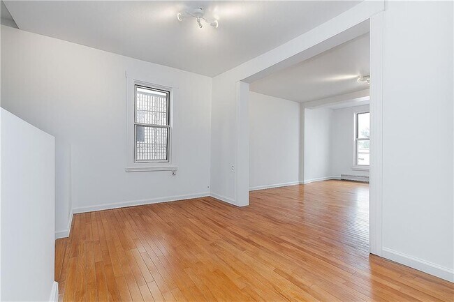 Building Photo - 434 39th St