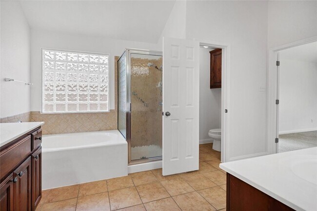 Building Photo - 2811 Checker Dr