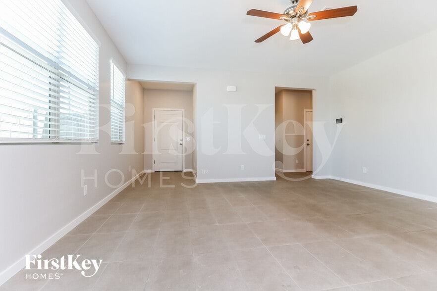 Building Photo - 4010 W Coneflower Ln