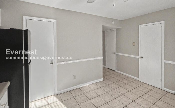 Building Photo - 2463 Hampstead Dr