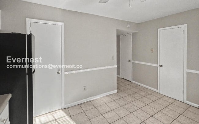 Building Photo - 2463 Hampstead Dr