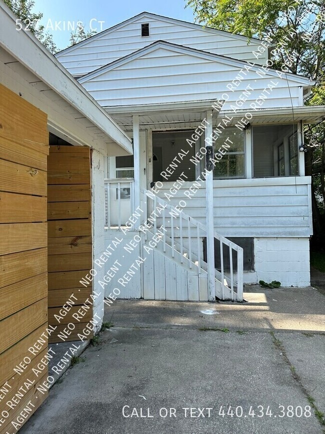 Building Photo - 527 Akins Ct