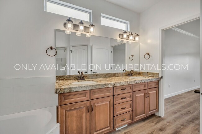 Building Photo - 2979 Desert Forest Ln