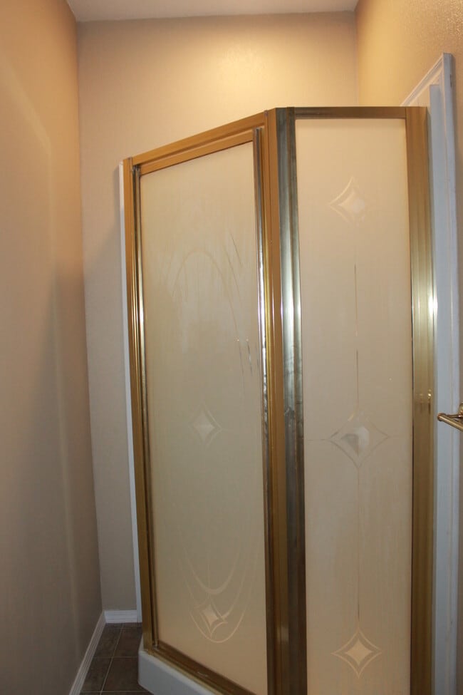 Building Photo - 1+ Acre - Choctaw-Nicoma Park Cutie!