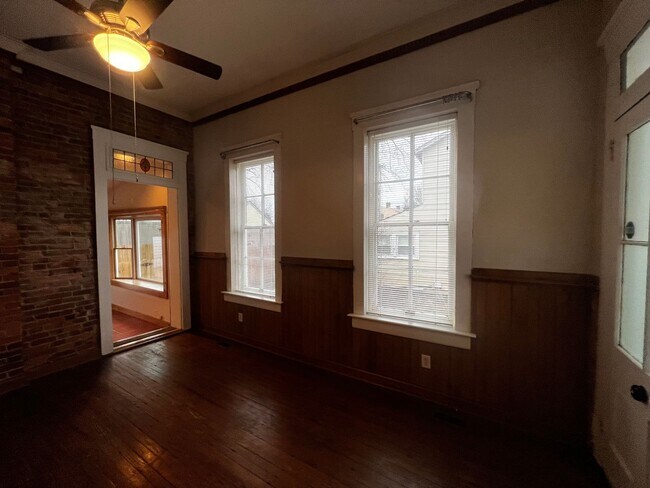 Building Photo - 1327 E Washington St