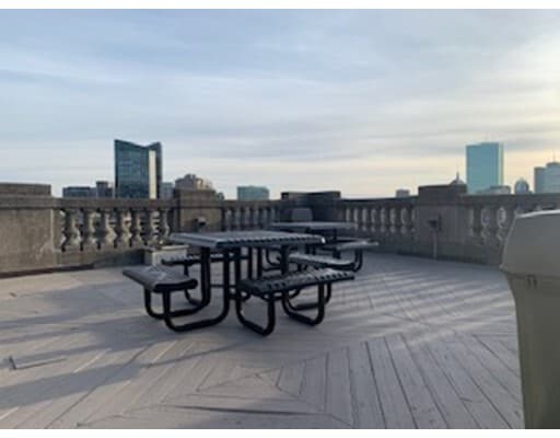 Building Photo - 15 Beacon St