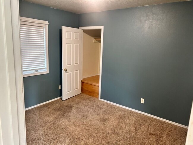 Building Photo - Updated 3-Bedroom Home In Great Neighborhood
