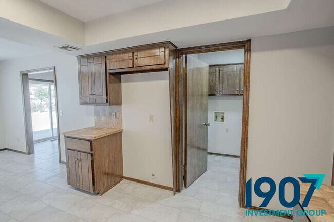 Building Photo - Spacious 3-Bed, 2-Bath Home in South Oklah...