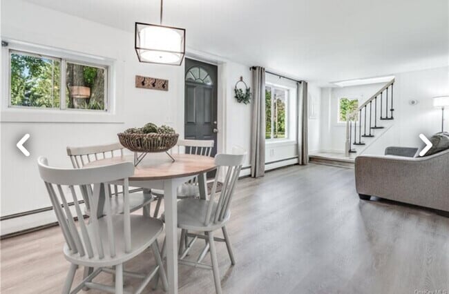 Building Photo - 263 S Quaker Ln