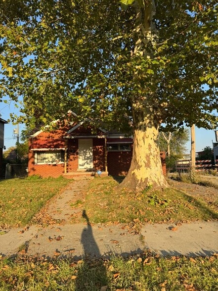 Primary Photo - 15318 Whitcomb